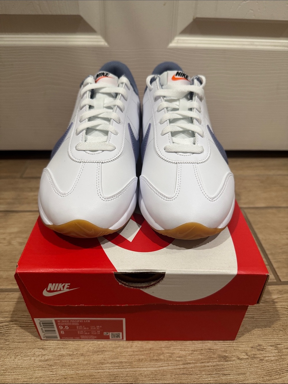 Nike Women Pacific LTR Shoes (Size: 9.5) - Picture 2 of 5